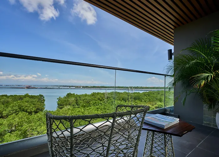 酒店 The Crystal Luxury Bay 5*