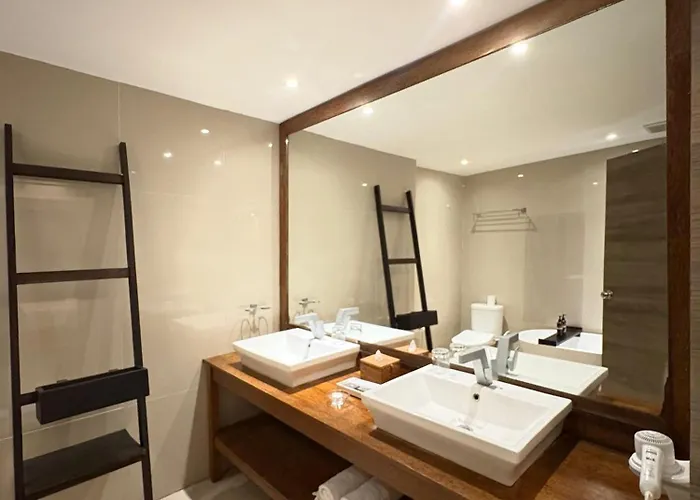 The Crystal Luxury Bay 酒店 5*