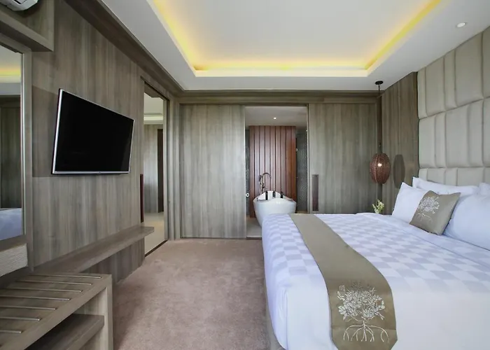 The Crystal Luxury Bay 5*
