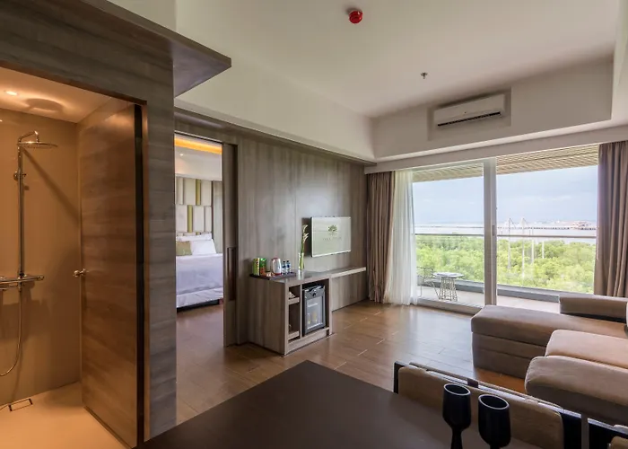 The Crystal Luxury Bay