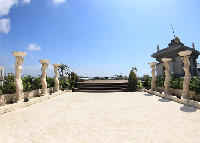The Crystal Luxury Bay