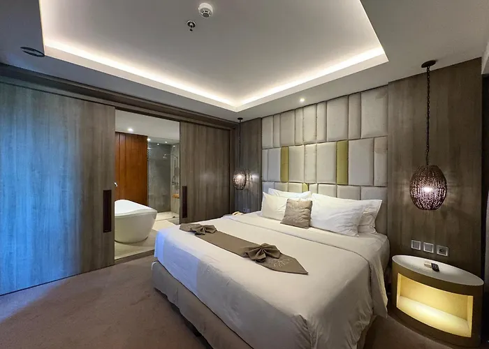 The Crystal Luxury Bay
