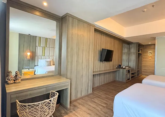 The Crystal Luxury Bay 酒店
