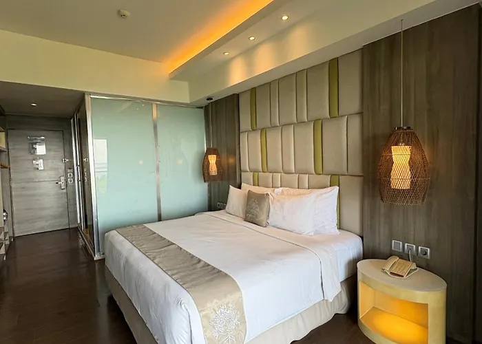 The Crystal Luxury Bay
