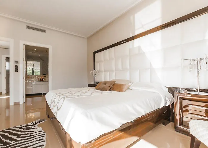 The Crystal Luxury Bay