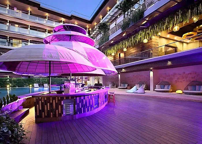 The Crystal Luxury Bay