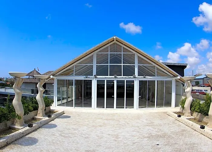 The Crystal Luxury Bay فندق نوسا دوا