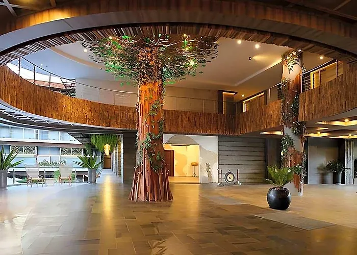 The Crystal Luxury Bay 酒店