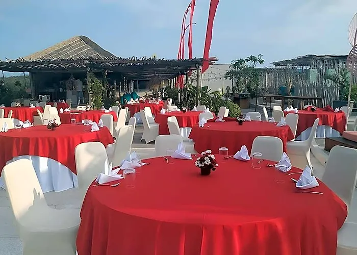 فندق The Crystal Luxury Bay نوسا دوا