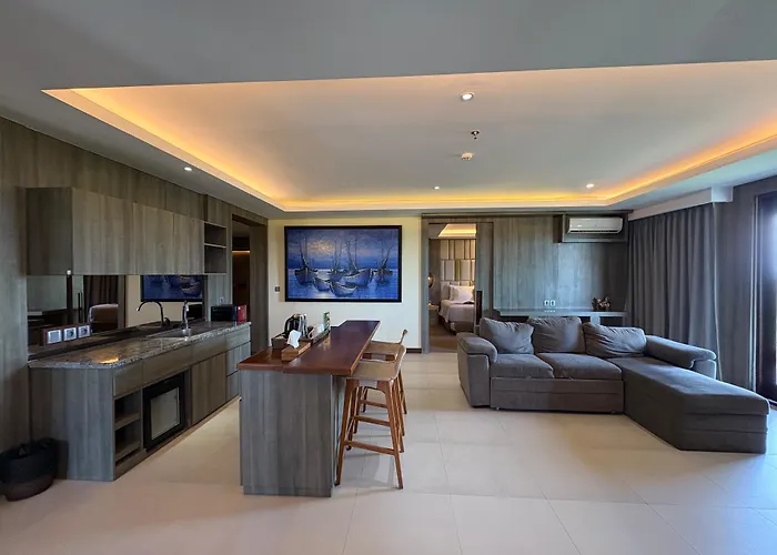 The Crystal Luxury Bay 酒店