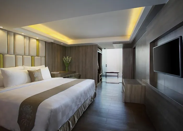酒店 The Crystal Luxury Bay 努沙杜瓦